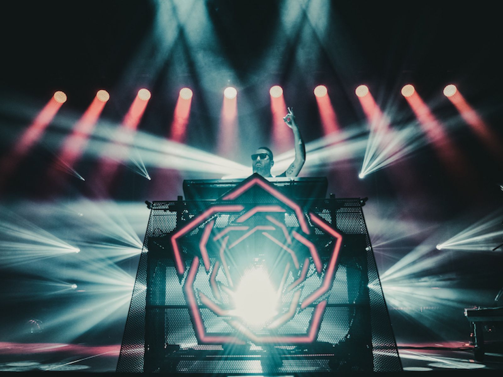 VIDEO: Platonic debutují klipem Tráva, který zobrazuje youtuberskou love story